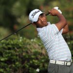 Tadd Fujikawa juega su tiro desde el tee 15 durante la primera ronda del Sony Open 2017 en Hawaii en Waialae Country Club.