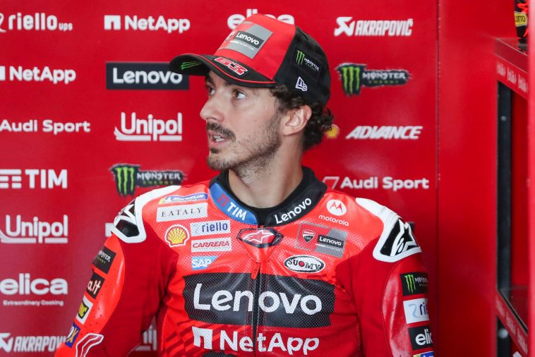 Abridor de motogp: hojas de bandera amarilla 'falsa' Bagnaia Fuming