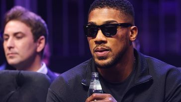 Anthony Joshua dio una respuesta intrigante cuando se le preguntó sobre su futuro en el ring mientras asistía a la pelea por el título de peso semipesado entre Dmitry Bivol y Artur Beterbiev