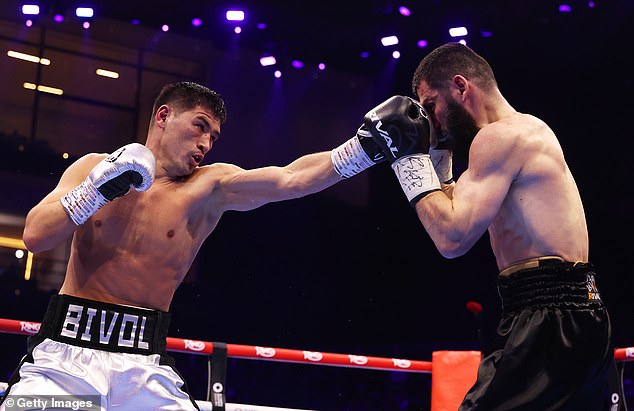 La revancha muy esperada entre Artur Beterbiev y Dmitry Bivol encabezó una tarjeta de temporada Riad apilada el sábado