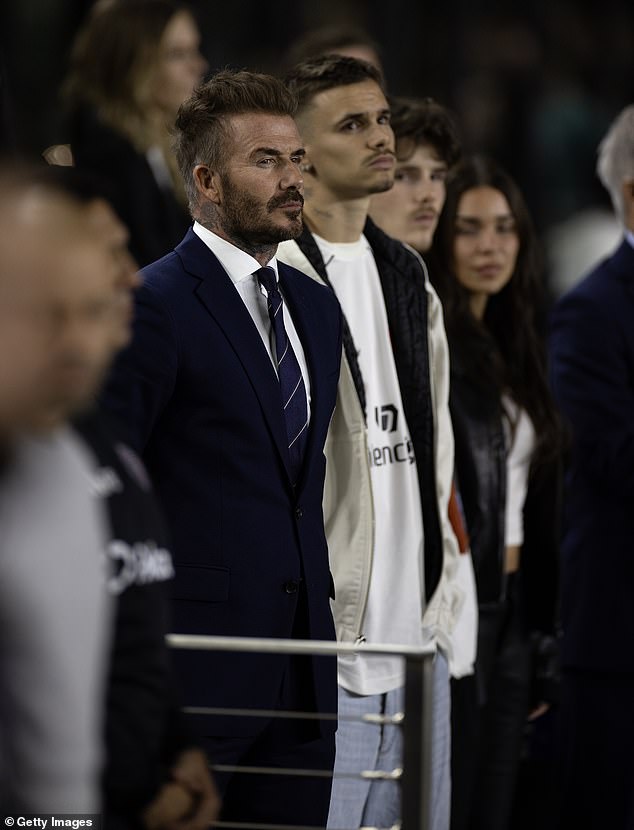 David Beckham se unió a su hijo medio Romeo mientras observaba el emocionante abridor de su equipo al Inter Miami para la temporada de la MLS contra el New York City FC el sábado