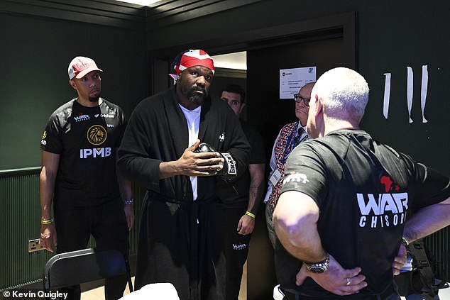 Derek Chisora ​​parecía estar emocionado por delante de su choque con Otto Wallin el sábado