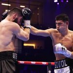 Dmitry Bivol derrotó a Artur Beterbiev por decisión mayoritaria de convertirse en campeón indiscutible de peso ligero