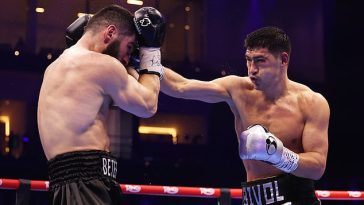 Dmitry Bivol derrotó a Artur Beterbiev por decisión mayoritaria de convertirse en campeón indiscutible de peso ligero