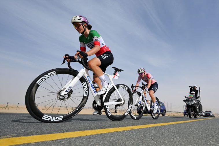 El pelotón femenino acaba de establecer la velocidad más rápida para una etapa mundial en las mujeres de la gira de los EAU