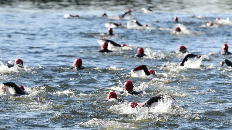 Triatlón genérico Agua abierta Photo Crédito Triatlón británico