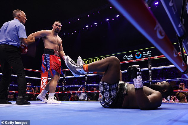 Joseph Parker noqueó a Martin Bakole - El árbitro no tenía interés en el concurso continuo