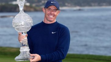 Rory McIlroy celebra su victoria en Pebble Beach