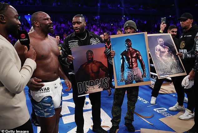 Derek Chisora ​​invitó a los raperos Skepta, Lethal Bizzle y Tinie Tempah en el ring