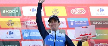 2024 Vuelta A España: Eddie Dunbar celebra la victoria en el escenario 20