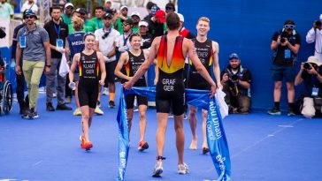 Alemania Relé del equipo mixto WTCS Abu Dhabi 2025 Selina Klamt Jan Dienar Tanja Neubert Henry Graf Photo Crédito Mundial Triatlón