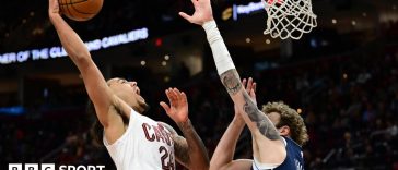 Cleveland Cavaliers forward Jaylon Tyson drives to the basket against Dallas Mavericks center Kylor Kelley