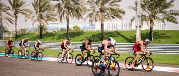 Abu Dhabi 2023 Hombres Palmeras de la pierna de la pierna del bicicleta Photo Crédito Tommy Zaferes Mundial Triatlón