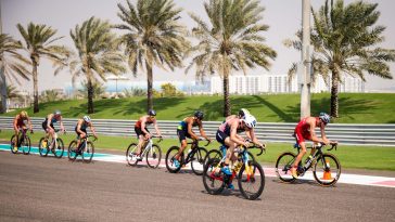 Abu Dhabi 2023 Hombres Palmeras de la pierna de la pierna del bicicleta Photo Crédito Tommy Zaferes Mundial Triatlón