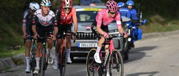 Alto da foia Portugal 20 de febrero LR Jan Christen de Suiza y EAU Equipo Emirates XRG y Neilson Powless de los Estados Unidos y el equipo EF Education Easypost Attack in the Breakaway durante el 51 ° Volta AO Algarve Em Bicticleta Etapa 2 a 1776 km desde Lagoaa a Lagoa hasta Alto da foia 869m el 20 de febrero de 2025 en Alto da foia Portugal Photo por Tim de Waelegetty Images