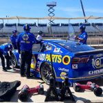 Chase Elliott vs Ross Chastain en Cota (video)