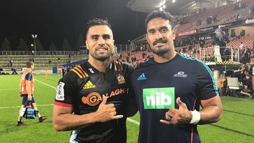 Liam Messam (l) es el jugador más limitado de los Jefes de Waikato