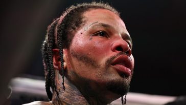 Gervonta Davis se arrodilló durante la novena ronda debido a la grasa en sus ojos