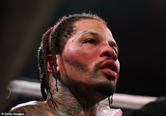 Gervonta Davis se arrodilló durante la novena ronda debido a la grasa en sus ojos