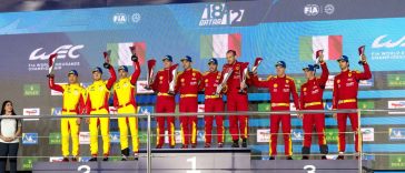 Un desfile de caballos prancing: Ferrari barre Qatar con estilo